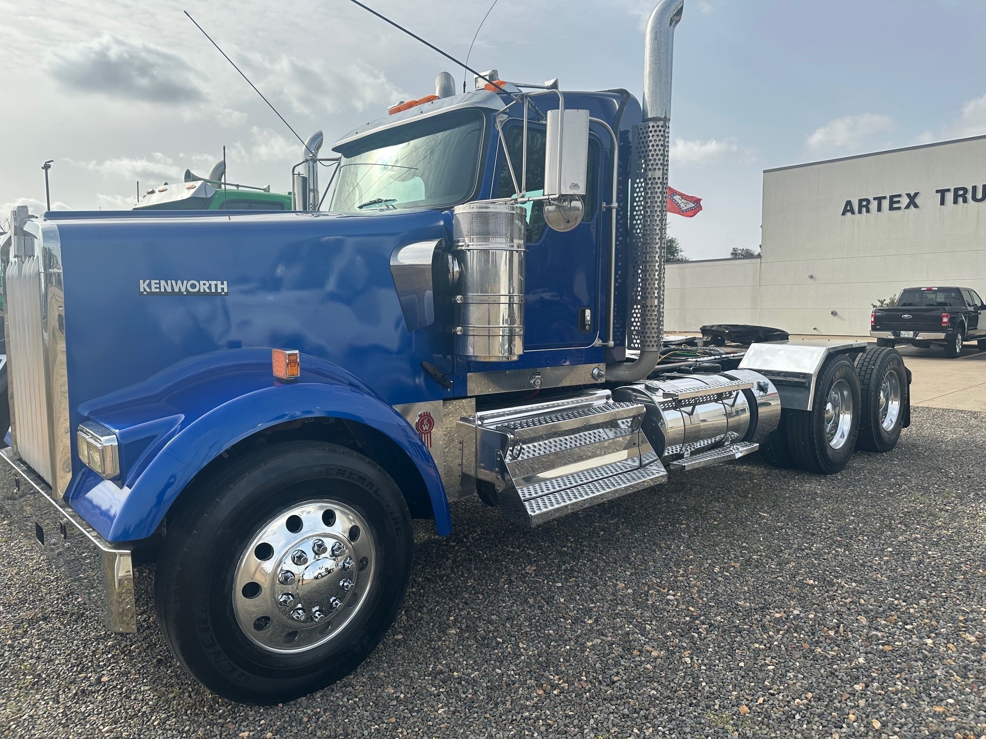 2023 KENWORTH W900L - image 1 of 6