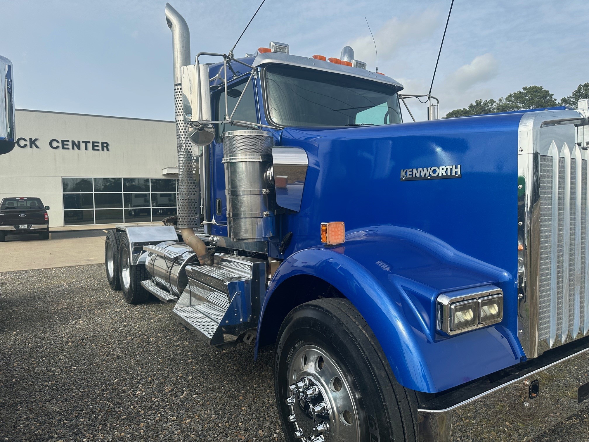 2023 KENWORTH W900L - image 3 of 6
