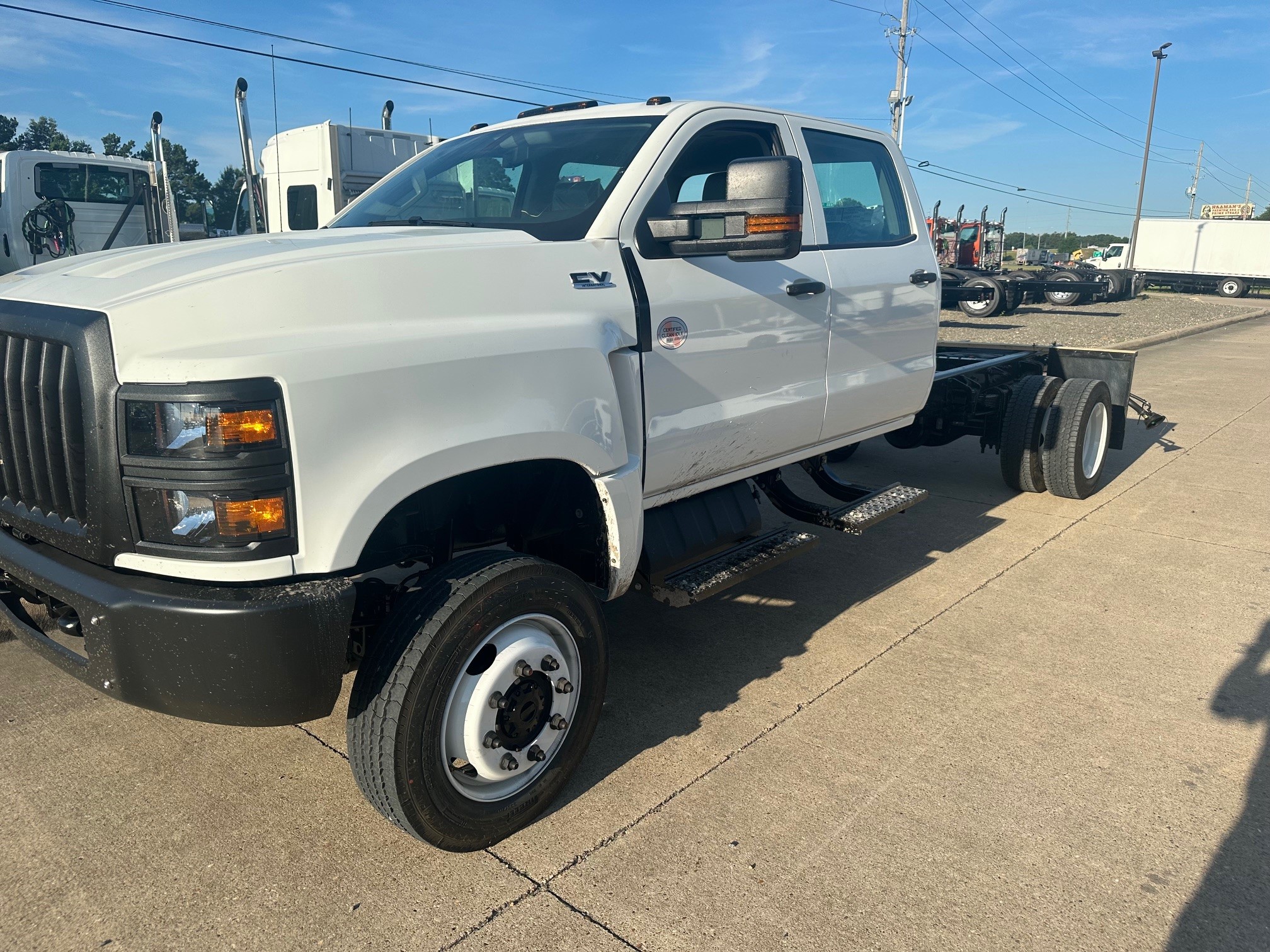 2025 INTERNATIONAL CV515 4X4 CREW CAB SH503202 - image 1 of 6