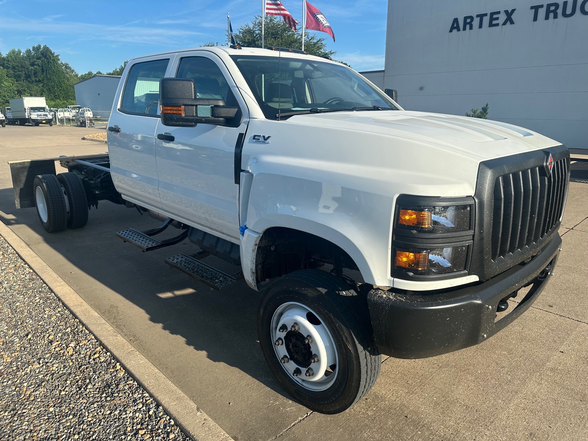 2025 INTERNATIONAL CV515 4X4 CREW CAB SH503202 - image 3 of 6