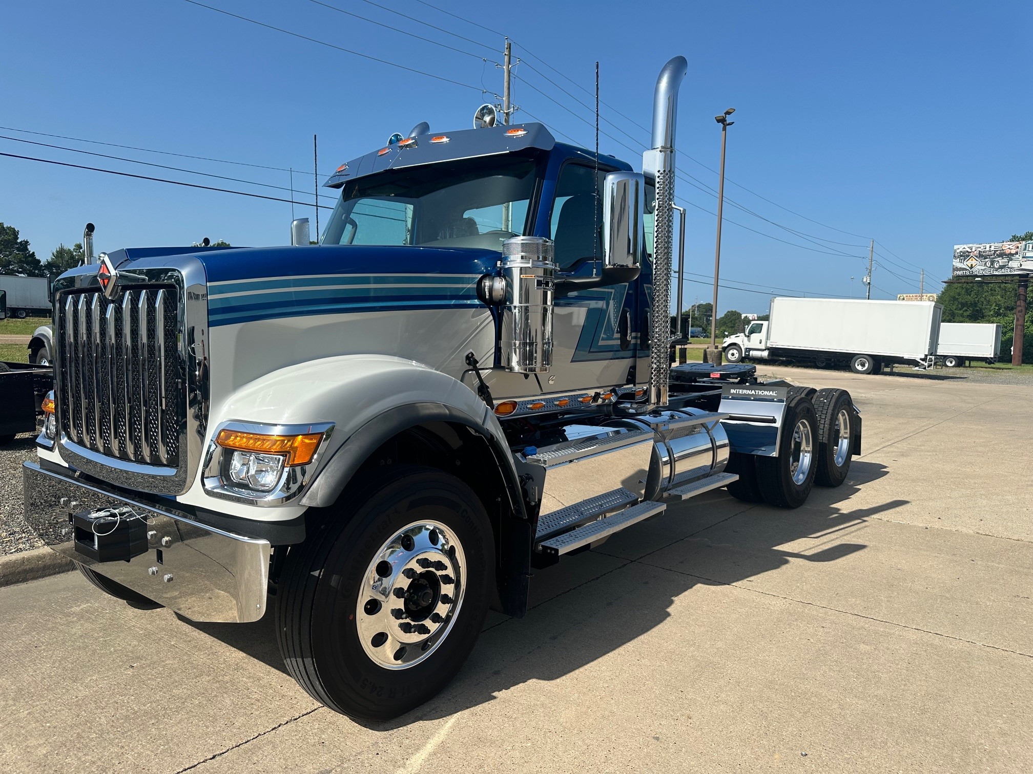 2026 INTERNATIONAL HX520 TN320192 - image 1 of 6