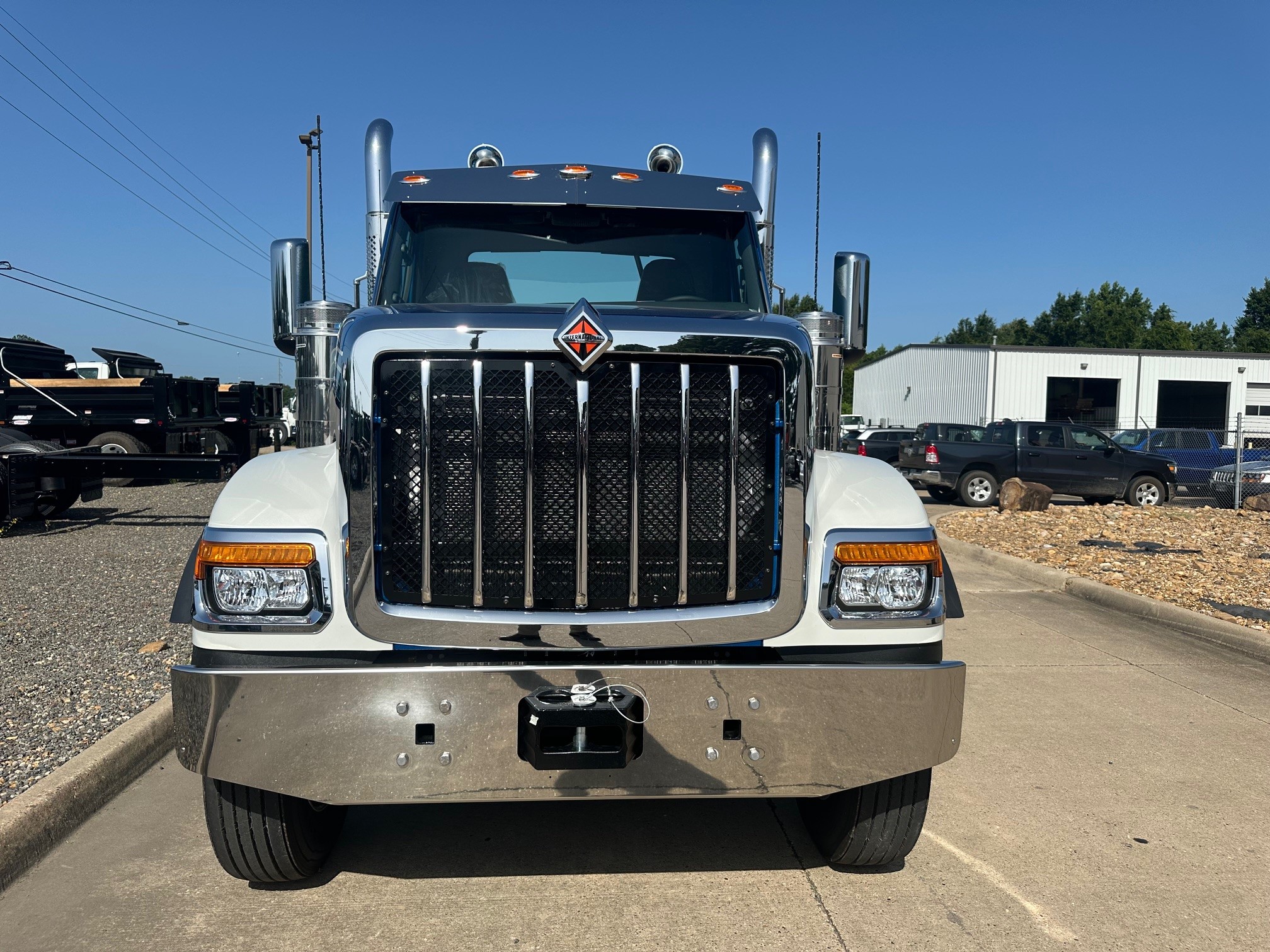 2026 INTERNATIONAL HX520 TN320192 - image 2 of 6