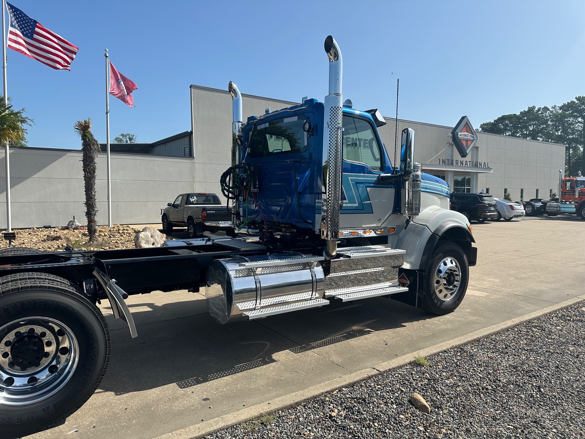 2026 INTERNATIONAL HX520 TN320192 - image 4 of 6